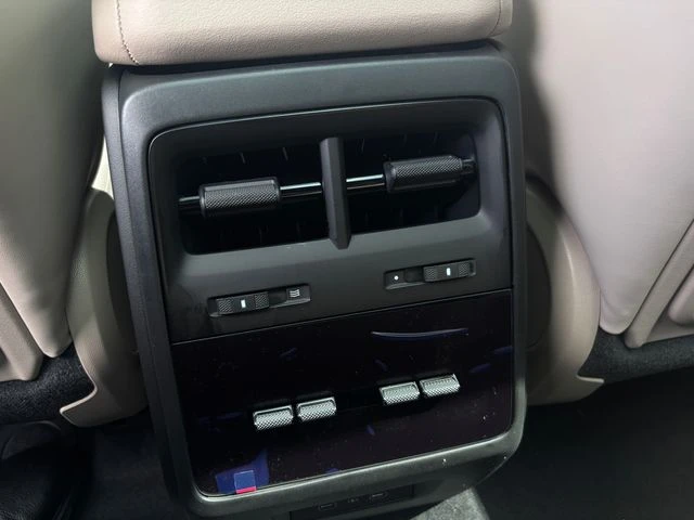 2026 Porsche Macan Electric - Image 26 of 31