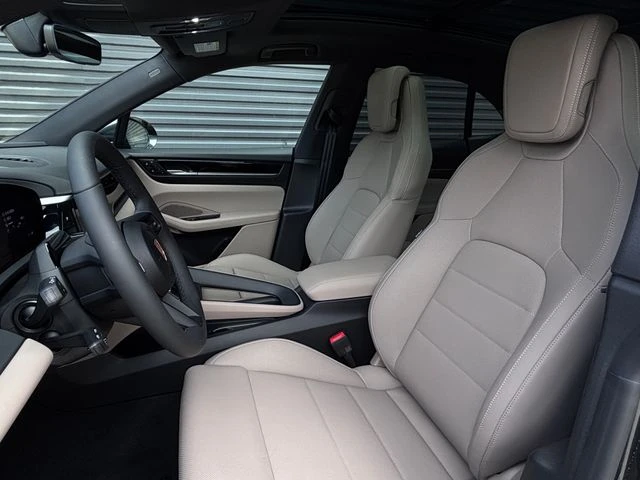 2026 Porsche Macan Electric - Image 5 of 31