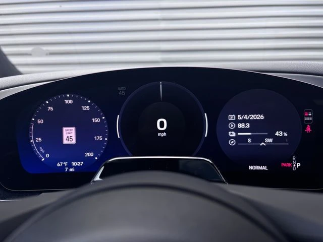 2026 Porsche Macan Electric - Image 15 of 31