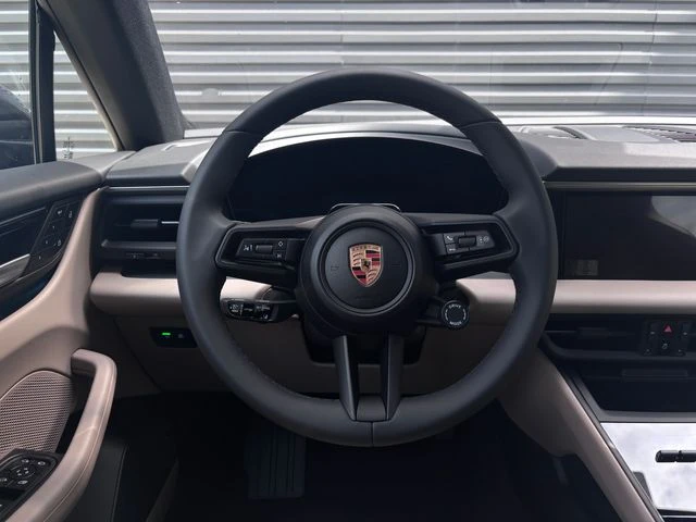 2026 Porsche Macan Electric - Image 14 of 31