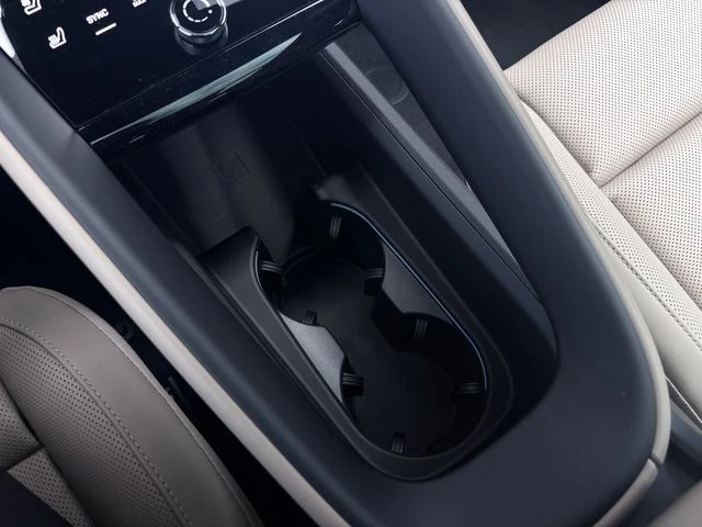 2026 Porsche Macan Electric - Image 23 of 31