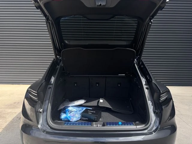 2026 Porsche Macan Electric - Image 28 of 31