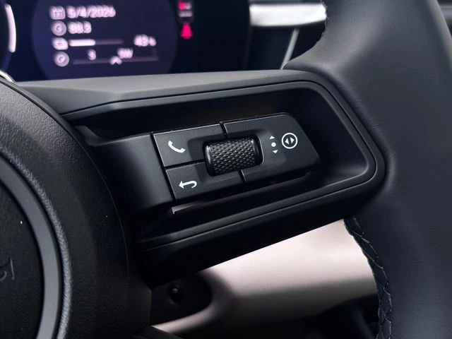 2026 Porsche Macan Electric - Image 17 of 31