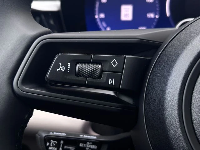 2026 Porsche Macan Electric - Image 16 of 31
