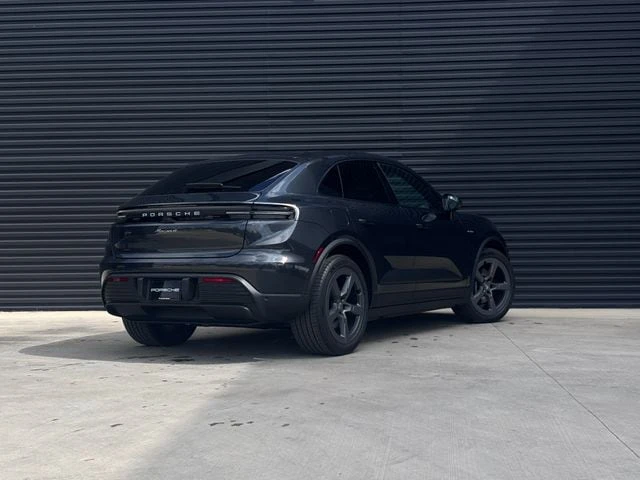 2026 Porsche Macan Electric - Image 7 of 31