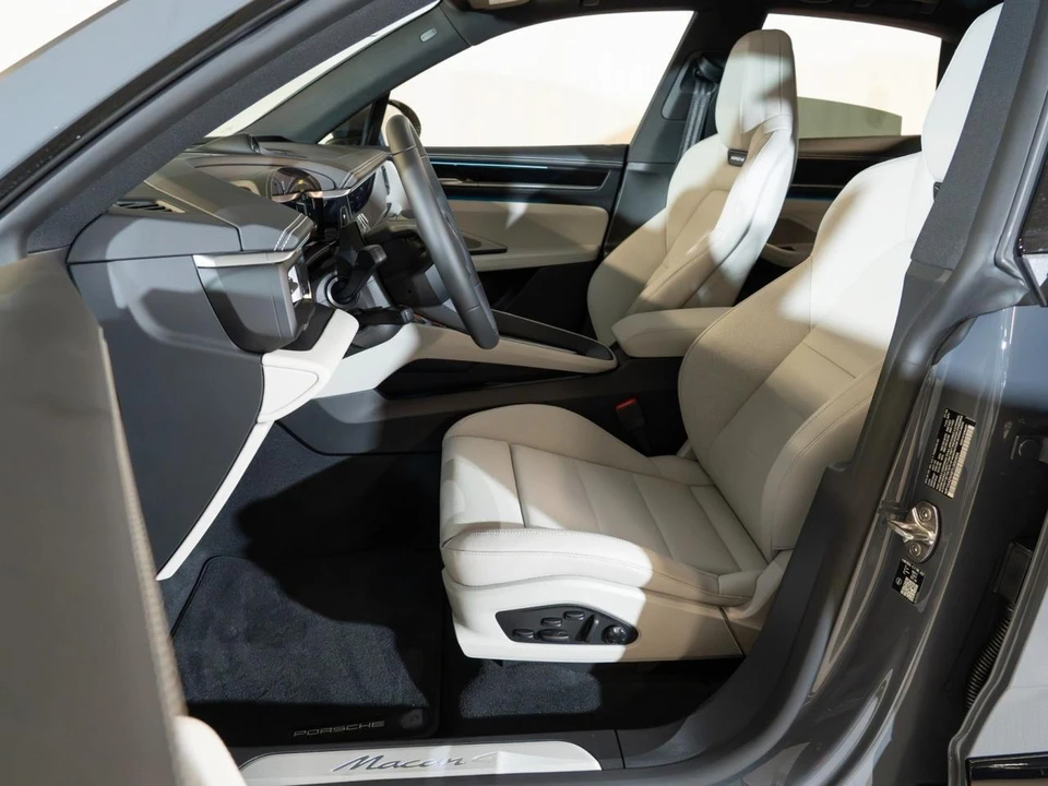 2026 Porsche Macan Electric - Image 17 of 30