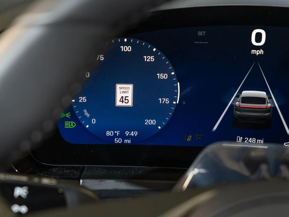 2026 Porsche Macan Electric - Image 28 of 30