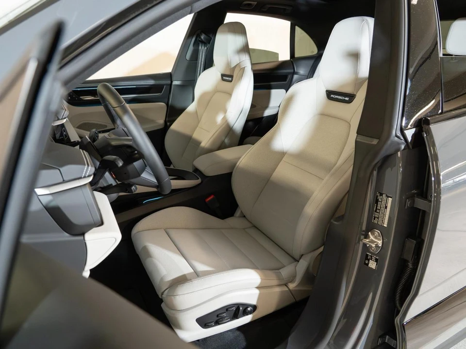 2026 Porsche Macan Electric - Image 5 of 30