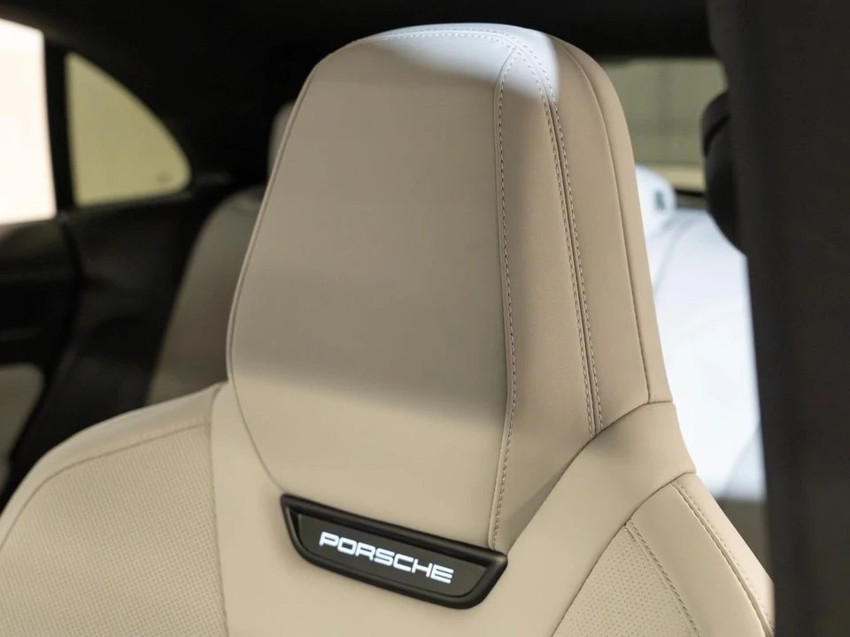 2026 Porsche Macan Electric - Image 21 of 30