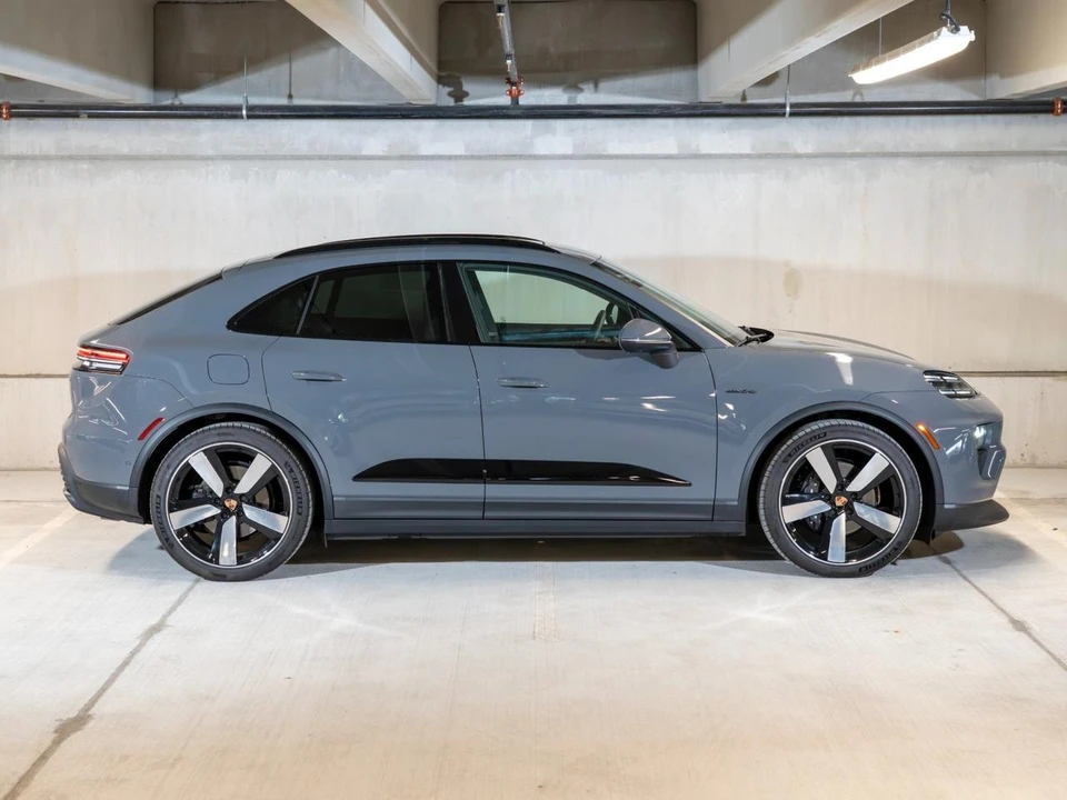 2026 Porsche Macan Electric - Image 8 of 30