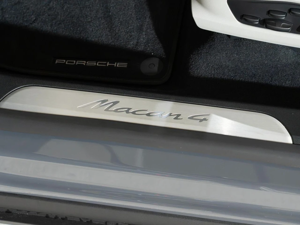 2026 Porsche Macan Electric - Image 14 of 30