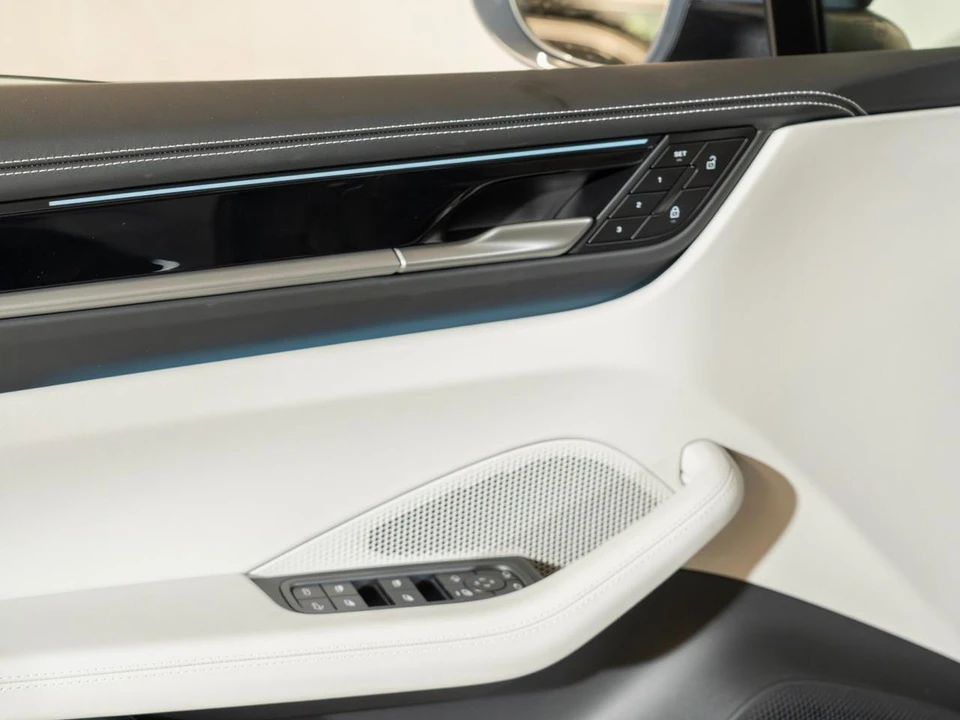 2026 Porsche Macan Electric - Image 19 of 30
