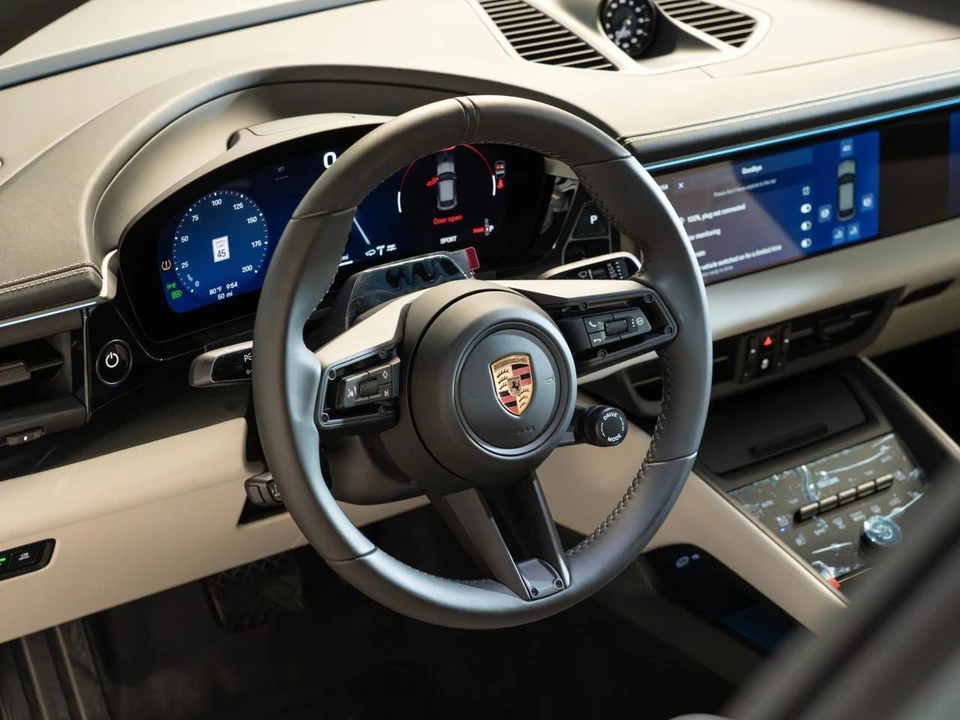 2026 Porsche Macan Electric - Image 22 of 30