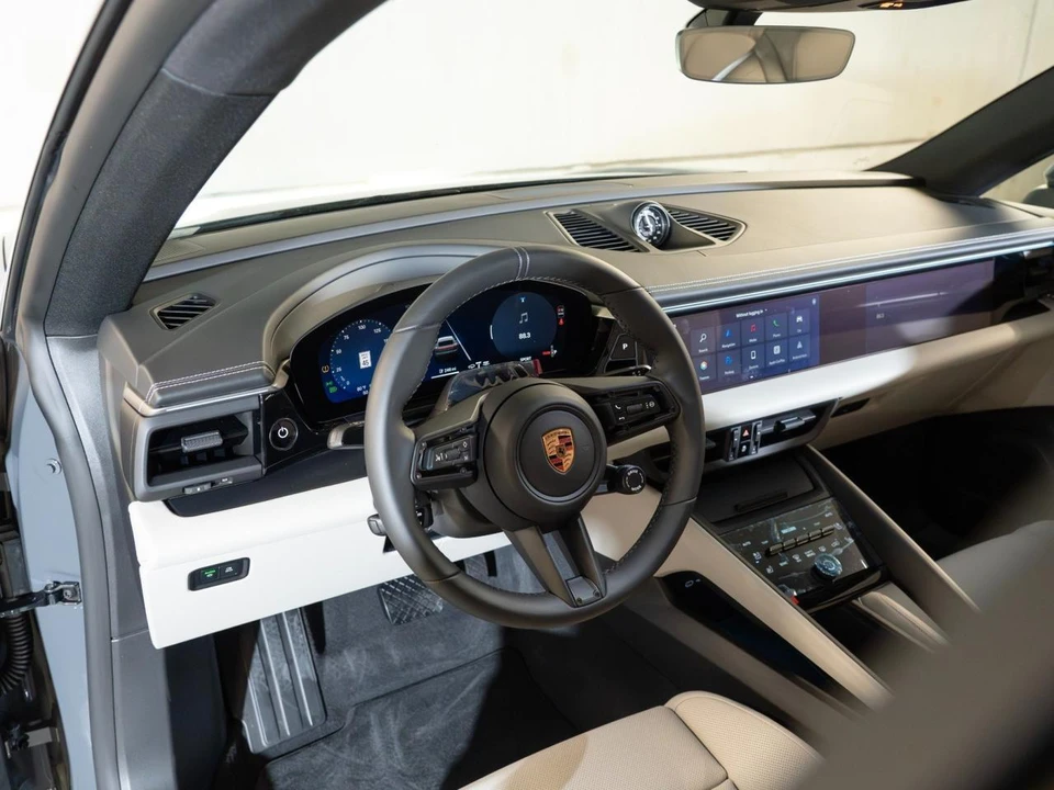 2026 Porsche Macan Electric - Image 4 of 30