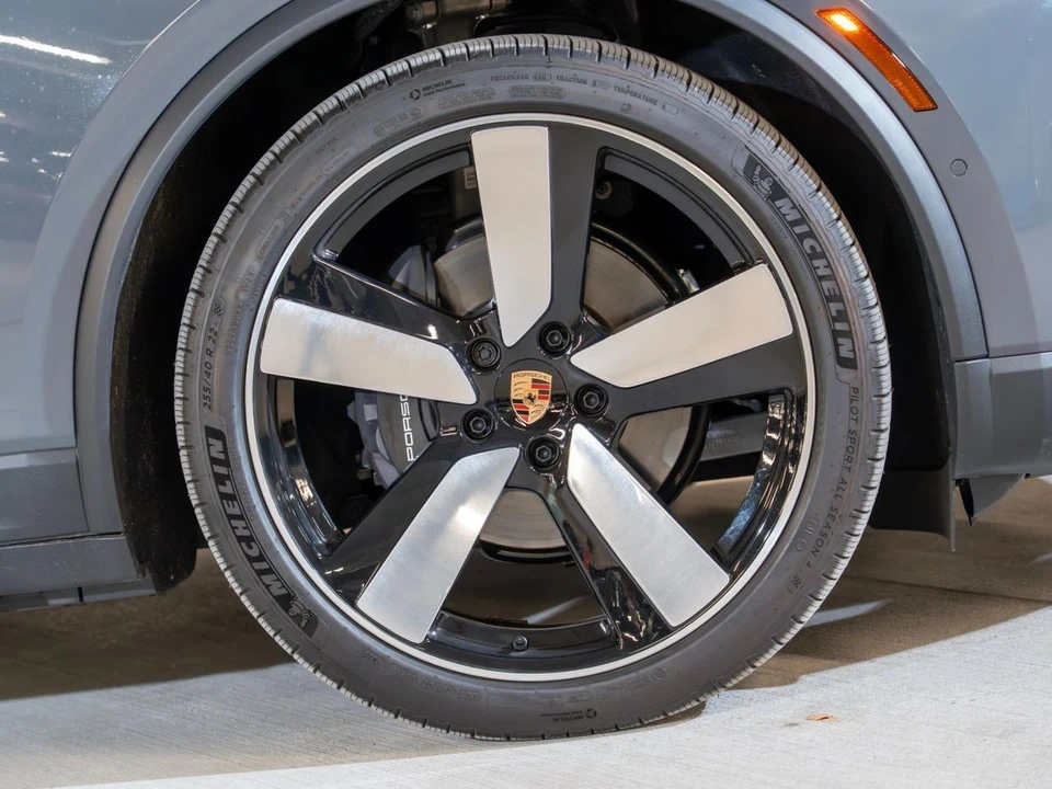 2026 Porsche Macan Electric - Image 11 of 30