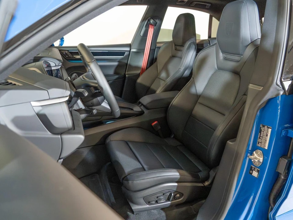 2026 Porsche Macan Electric - Image 5 of 31