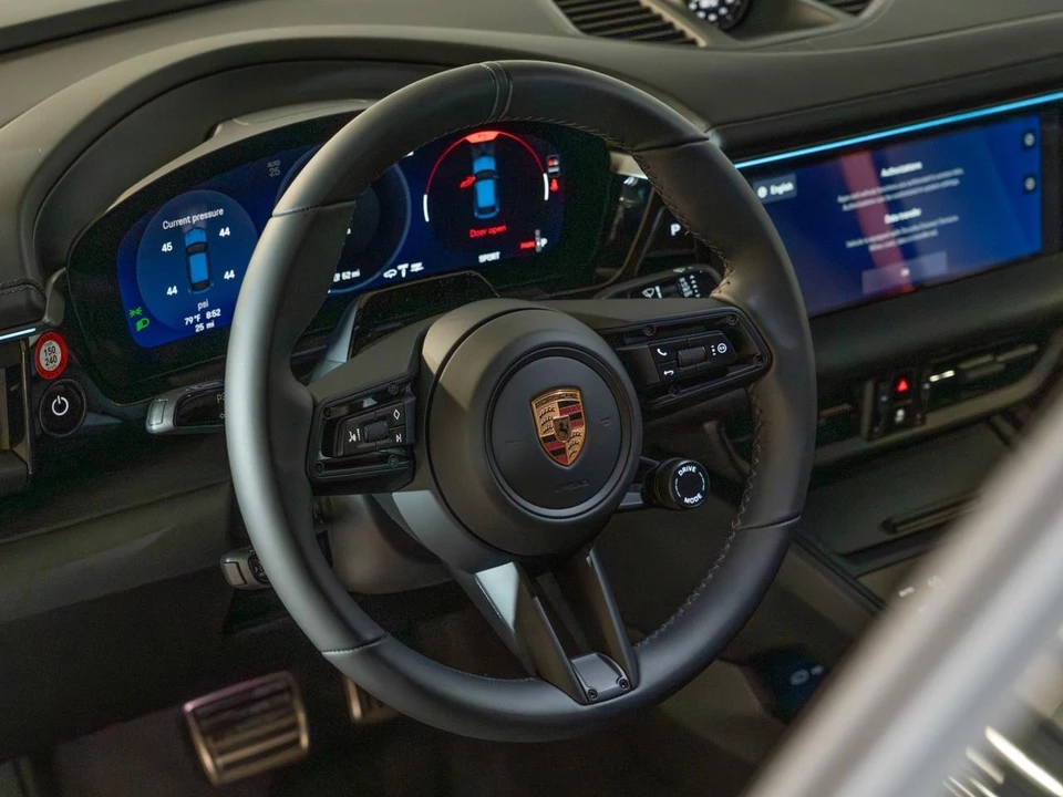 2026 Porsche Macan Electric - Image 22 of 31