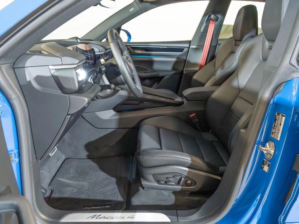 2026 Porsche Macan Electric - Image 17 of 31
