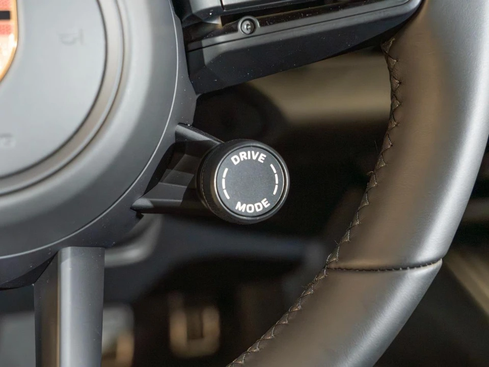 2026 Porsche Macan Electric - Image 24 of 31