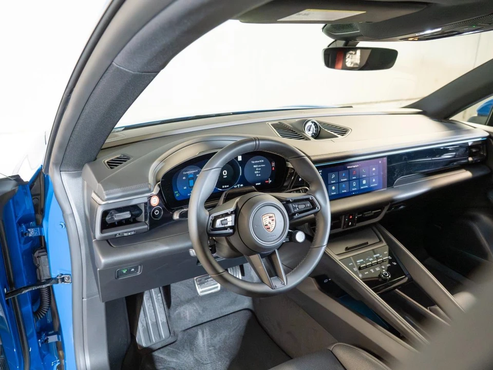 2026 Porsche Macan Electric - Image 4 of 31