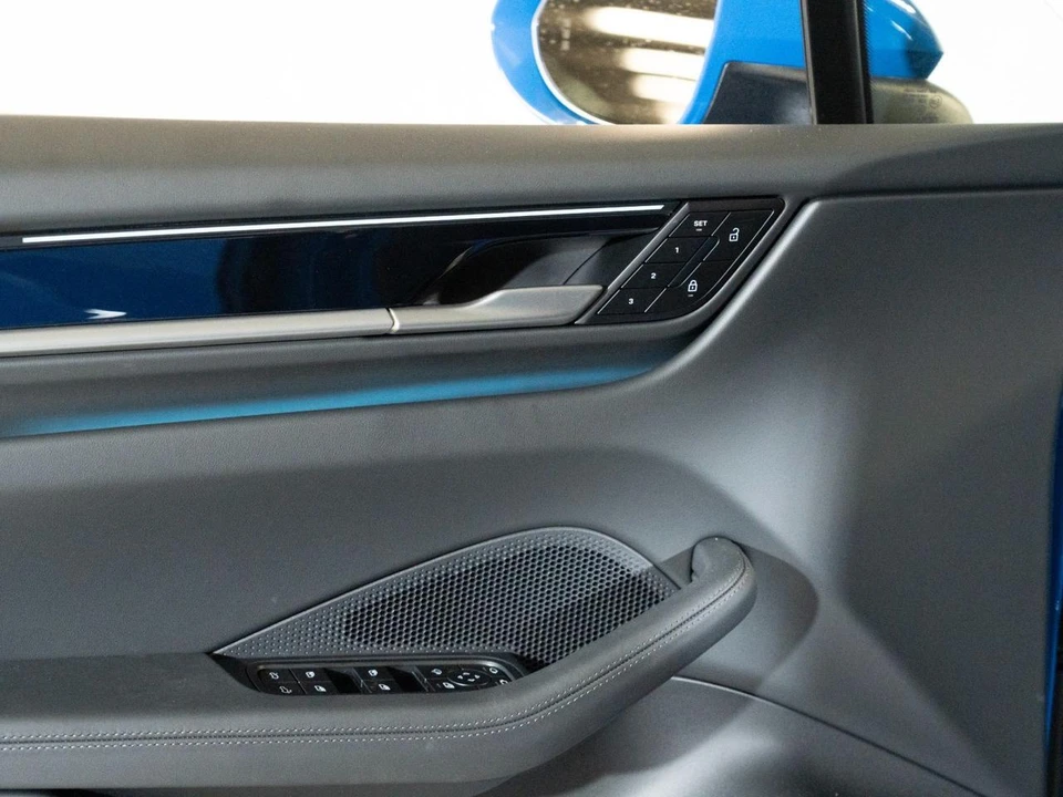 2026 Porsche Macan Electric - Image 19 of 31