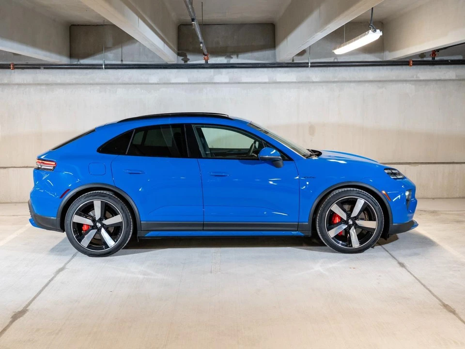2026 Porsche Macan Electric - Image 8 of 31