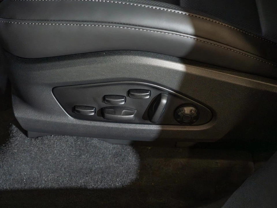 2026 Porsche Macan Electric - Image 15 of 31