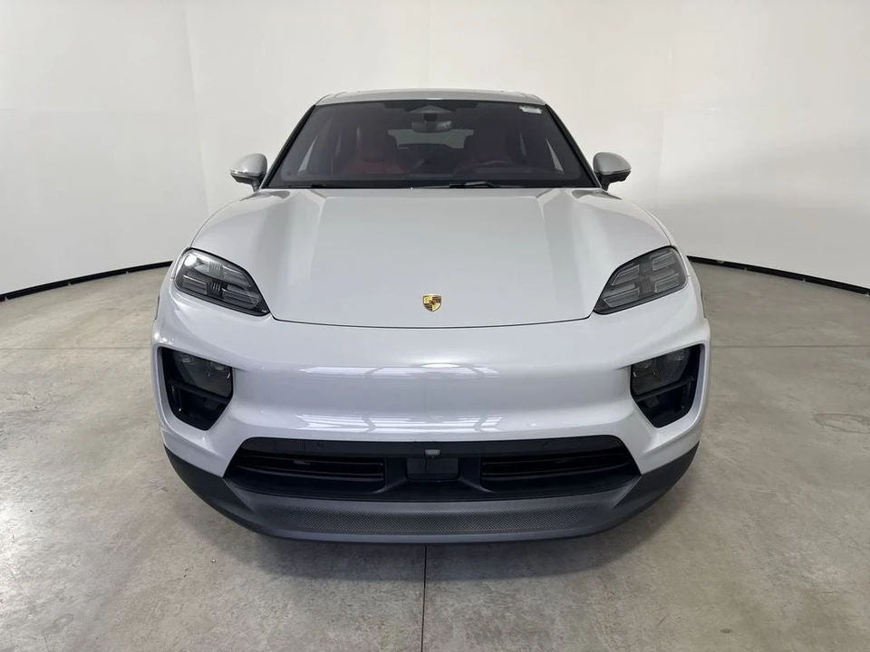 2026 Porsche Macan Electric - Image 10 of 31