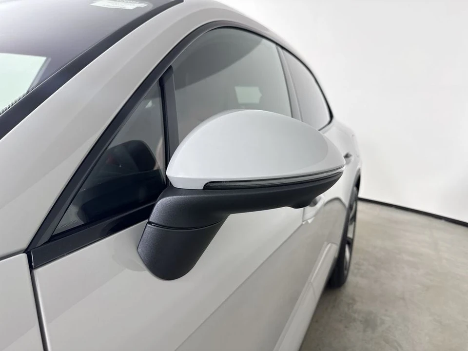 2026 Porsche Macan Electric - Image 12 of 31