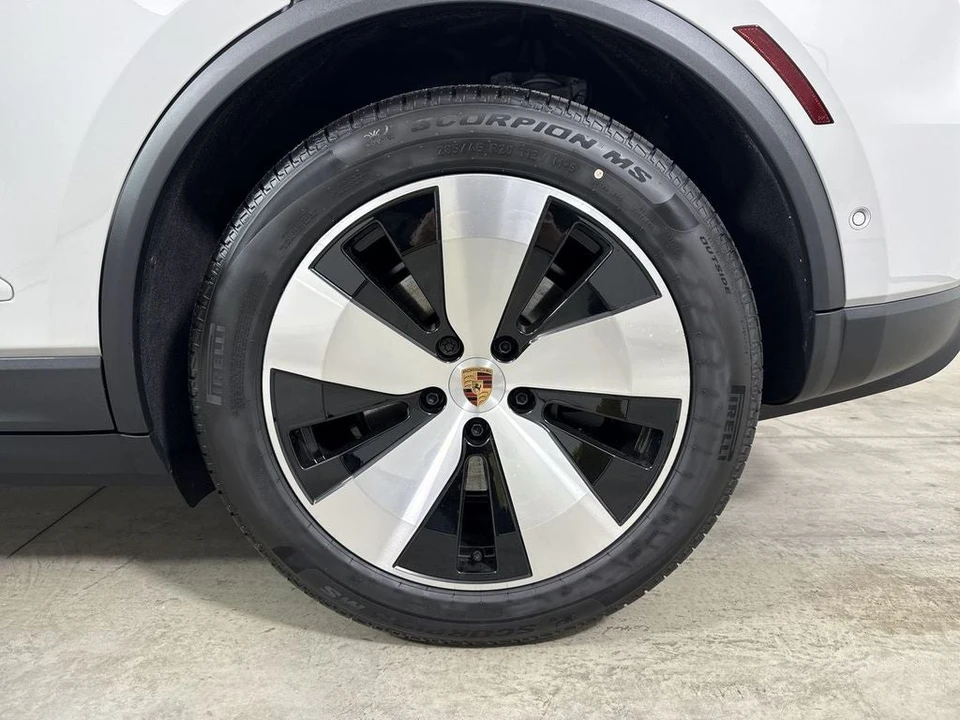 2026 Porsche Macan Electric - Image 14 of 31