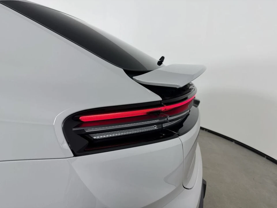 2026 Porsche Macan Electric - Image 17 of 31