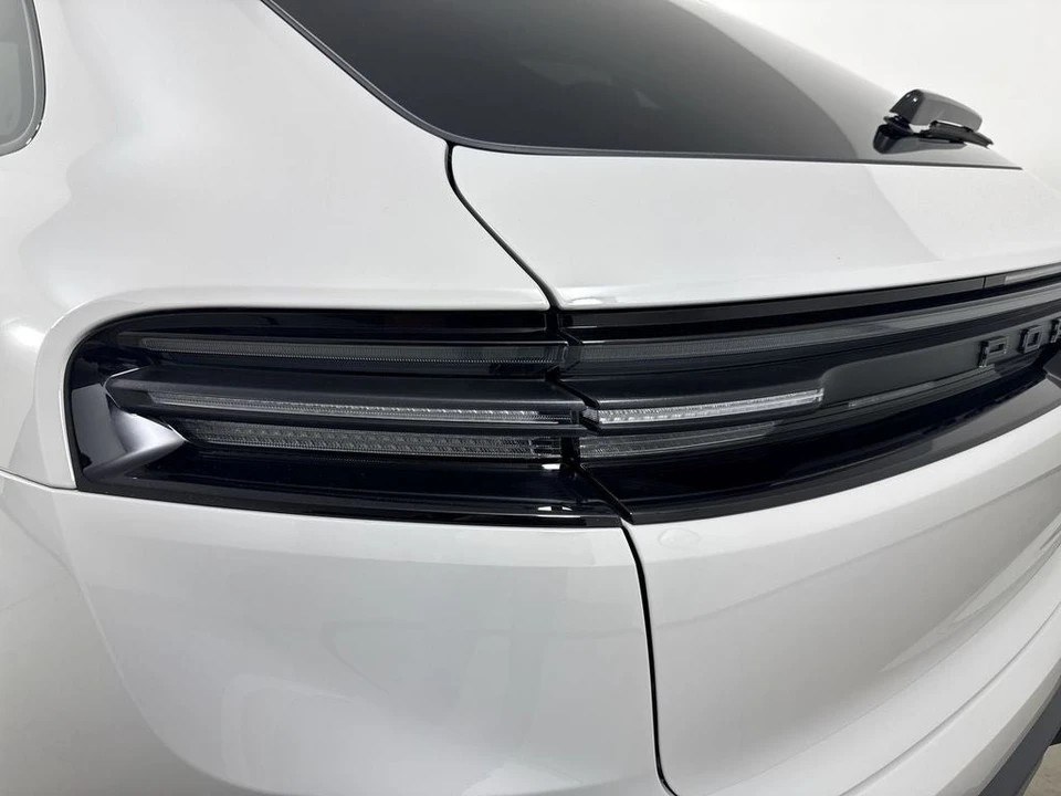 2026 Porsche Macan Electric - Image 18 of 31
