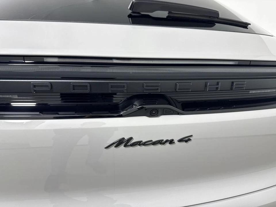2026 Porsche Macan Electric - Image 19 of 31