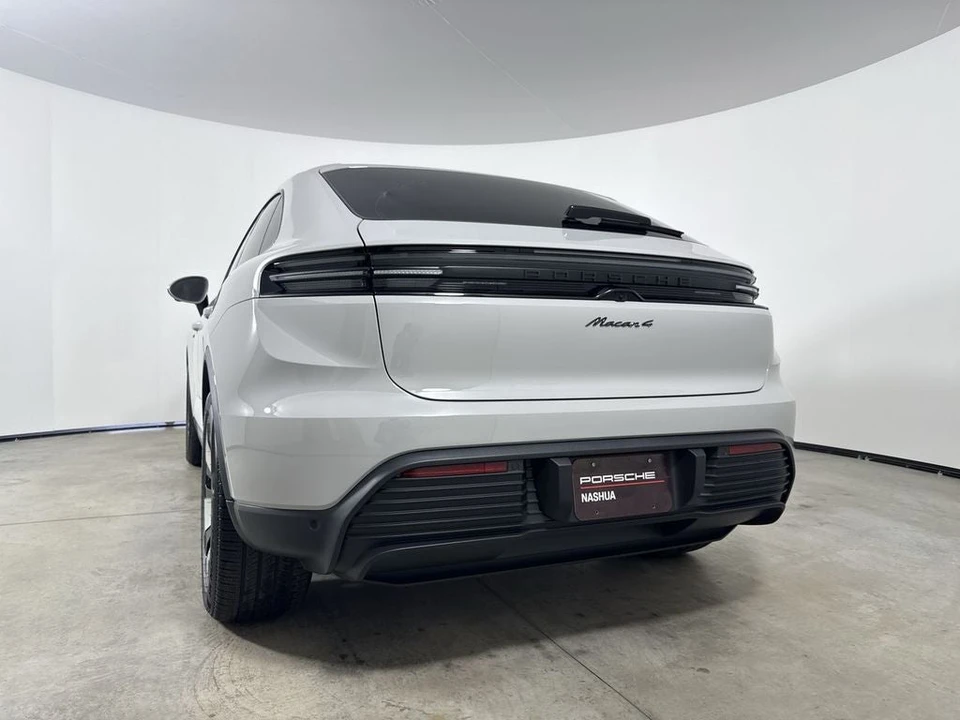 2026 Porsche Macan Electric - Image 20 of 31