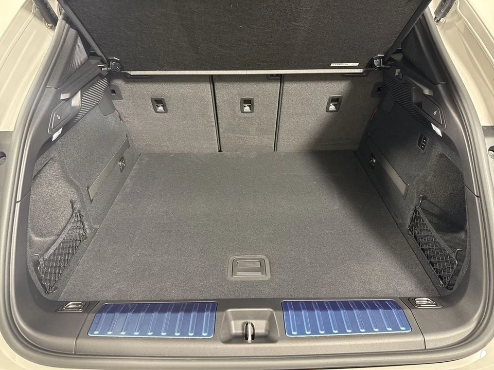 2026 Porsche Macan Electric - Image 21 of 31