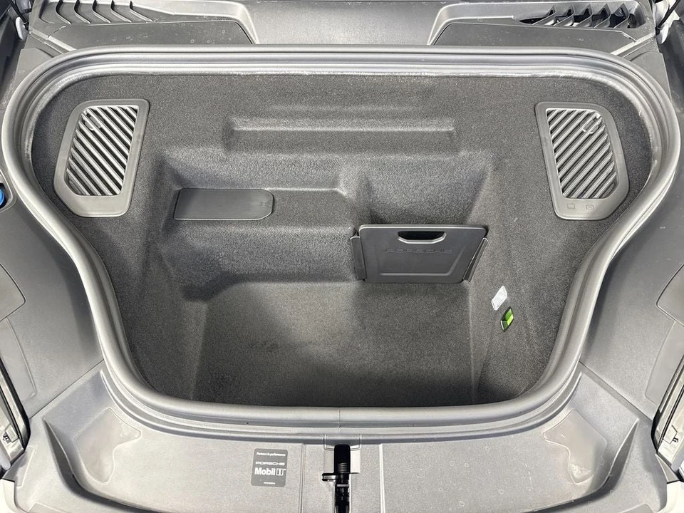 2026 Porsche Macan Electric - Image 22 of 31
