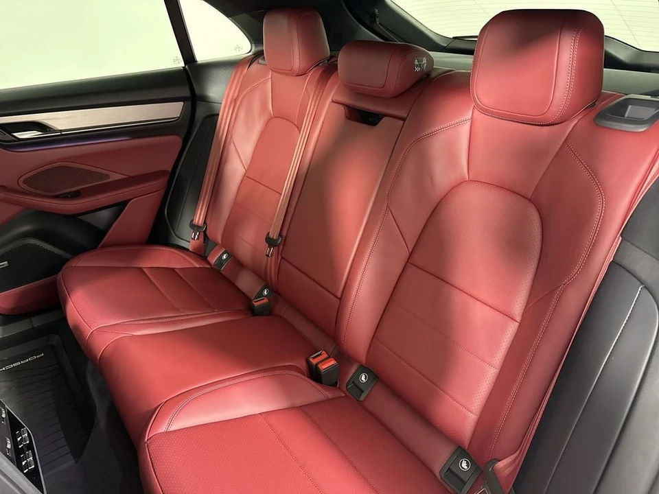 2026 Porsche Macan Electric - Image 23 of 31