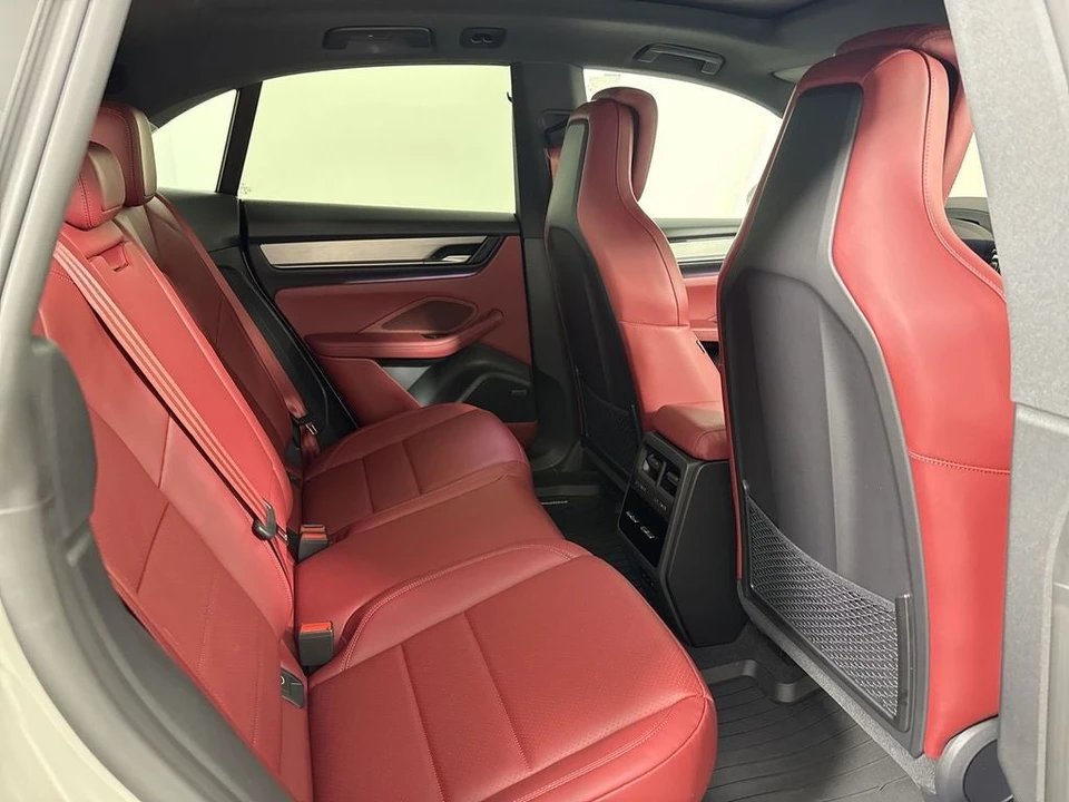 2026 Porsche Macan Electric - Image 26 of 31