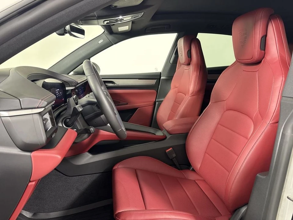 2026 Porsche Macan Electric - Image 5 of 31