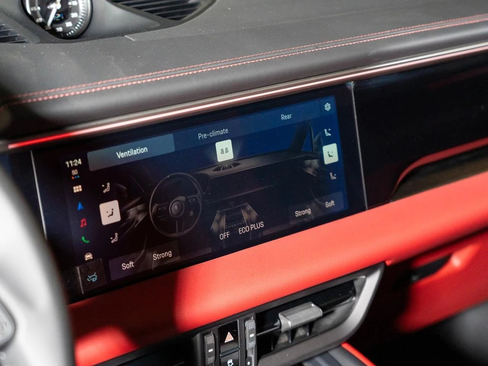 2026 Porsche Macan Electric - Image 21 of 31