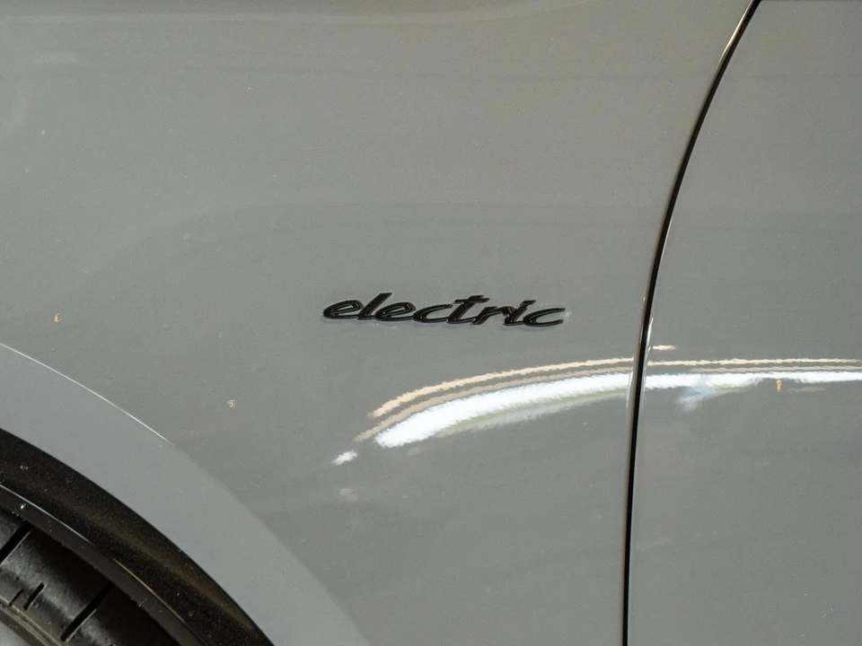 2026 Porsche Macan Electric - Image 12 of 31