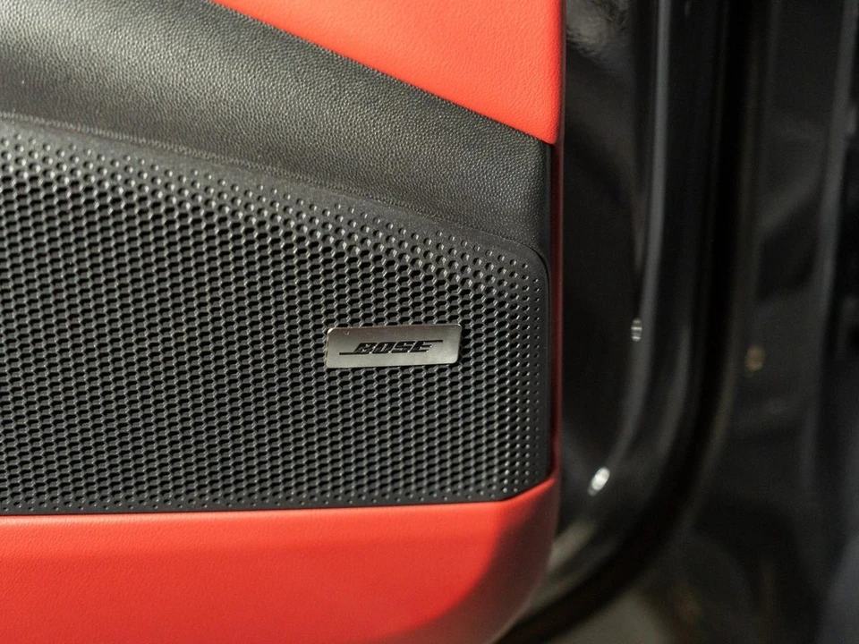 2026 Porsche Macan Electric - Image 26 of 31