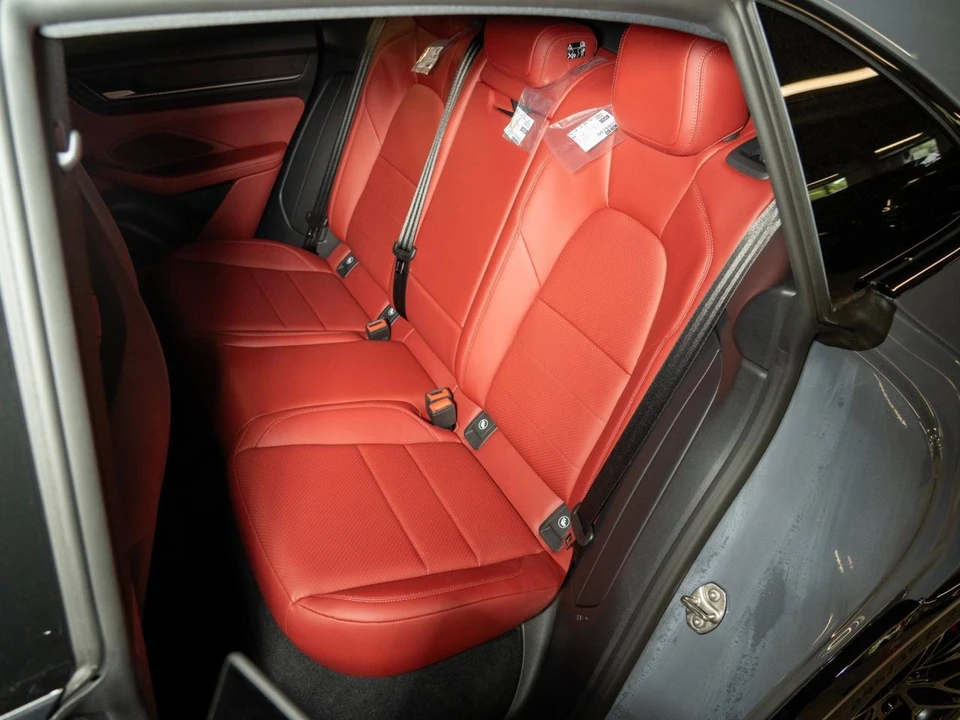 2026 Porsche Macan Electric - Image 27 of 31