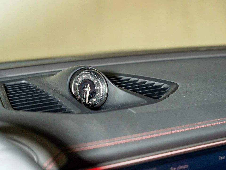 2026 Porsche Macan Electric - Image 20 of 31
