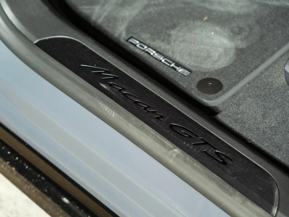 2026 Porsche Macan Electric - Image 14 of 31