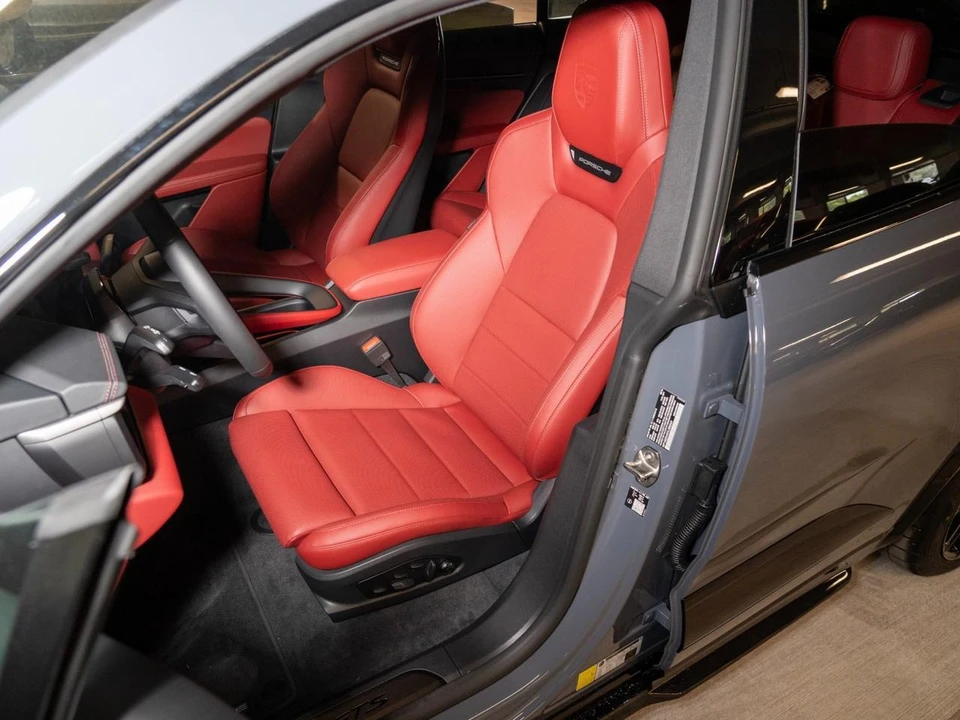 2026 Porsche Macan Electric - Image 5 of 31
