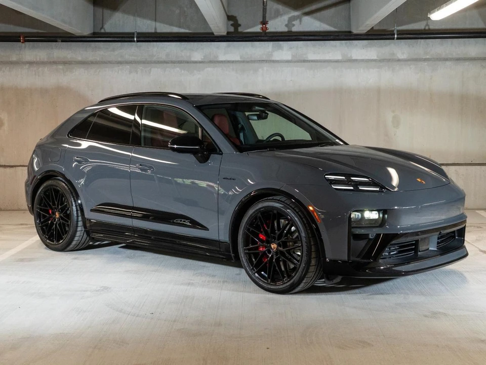 2026 Porsche Macan Electric - Image 9 of 31