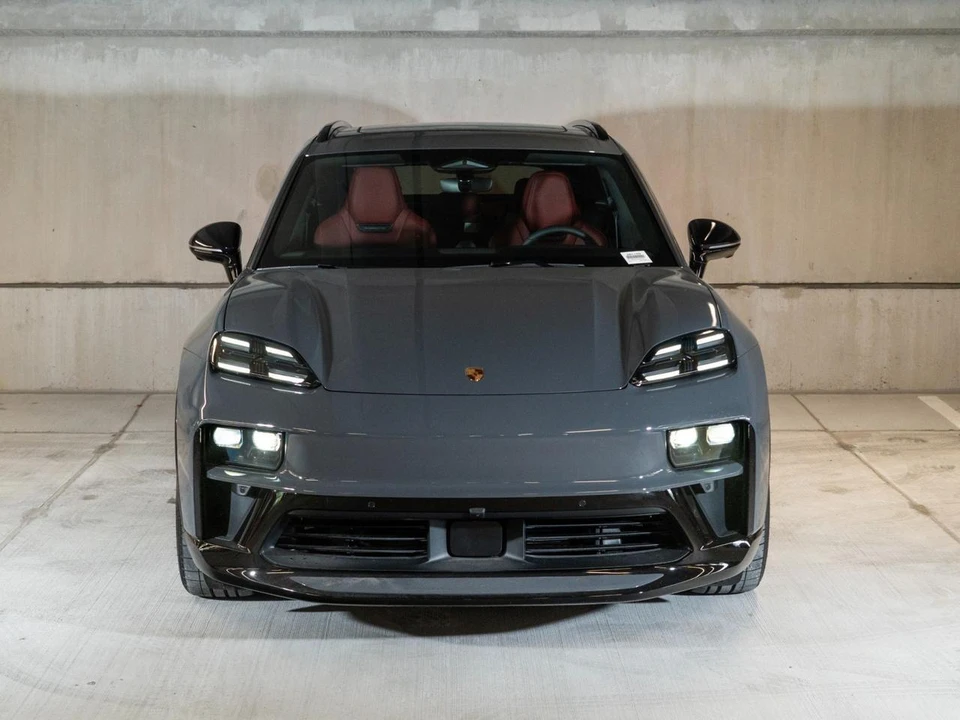 2026 Porsche Macan Electric - Image 10 of 31