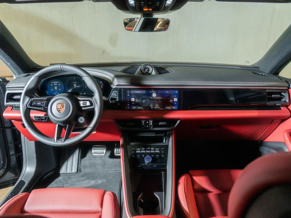 2026 Porsche Macan Electric - Image 28 of 31