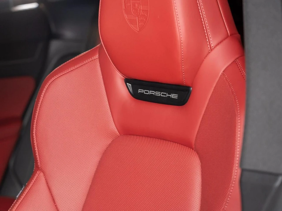 2026 Porsche Macan Electric - Image 16 of 31